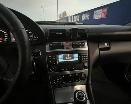 Чорний Мерседес Ц-Клас, об'ємом двигуна 1.8 л та пробігом 165 тис. км за 7500 $, фото 16 на Automoto.ua