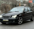 Черный Мерседес Ц-Класс, объемом двигателя 2.5 л и пробегом 180 тыс. км за 5999 $, фото 1 на Automoto.ua
