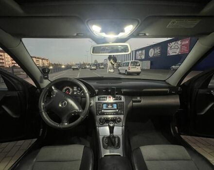 Чорний Мерседес Ц-Клас, об'ємом двигуна 1.8 л та пробігом 165 тис. км за 7500 $, фото 18 на Automoto.ua