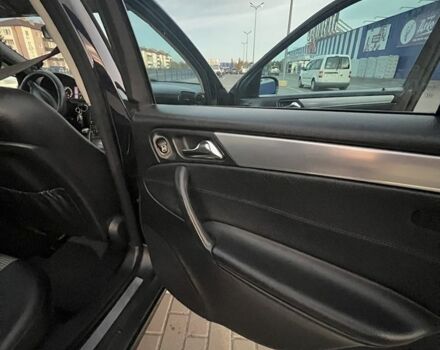 Чорний Мерседес Ц-Клас, об'ємом двигуна 1.8 л та пробігом 165 тис. км за 7500 $, фото 13 на Automoto.ua