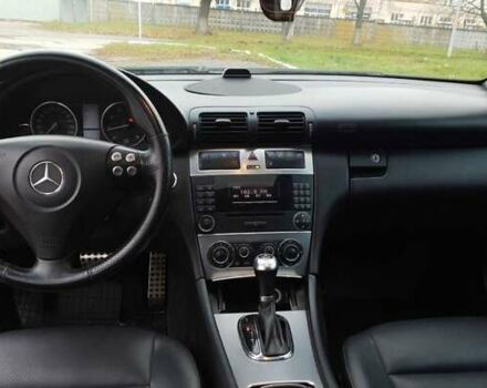 Черный Мерседес Ц-Класс, объемом двигателя 1.8 л и пробегом 390 тыс. км за 4700 $, фото 12 на Automoto.ua
