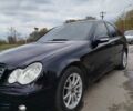 Черный Мерседес Ц-Класс, объемом двигателя 2.2 л и пробегом 300 тыс. км за 6900 $, фото 1 на Automoto.ua