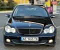 Чорний Мерседес Ц-Клас, об'ємом двигуна 3 л та пробігом 260 тис. км за 6800 $, фото 3 на Automoto.ua