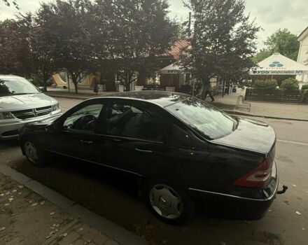 Черный Мерседес Ц-Класс, объемом двигателя 2.2 л и пробегом 357 тыс. км за 1700 $, фото 2 на Automoto.ua
