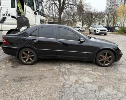 Чорний Мерседес Ц-Клас, об'ємом двигуна 1.8 л та пробігом 302 тис. км за 7800 $, фото 3 на Automoto.ua
