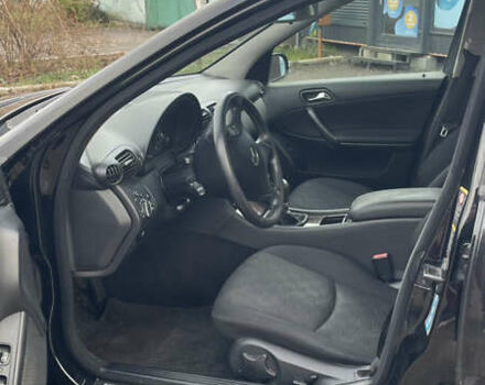 Чорний Мерседес Ц-Клас, об'ємом двигуна 1.8 л та пробігом 218 тис. км за 5500 $, фото 3 на Automoto.ua