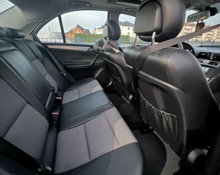 Чорний Мерседес Ц-Клас, об'ємом двигуна 1.8 л та пробігом 165 тис. км за 7500 $, фото 12 на Automoto.ua