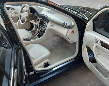 Черный Мерседес Ц-Класс, объемом двигателя 1.8 л и пробегом 200 тыс. км за 7350 $, фото 4 на Automoto.ua