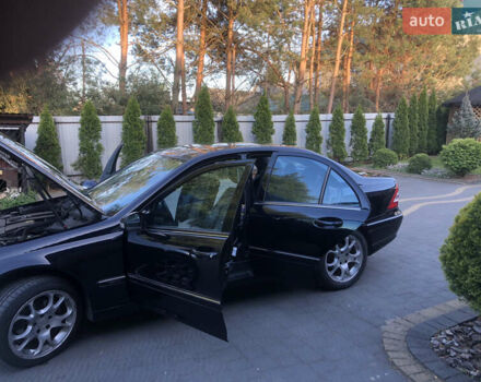 Чорний Мерседес Ц-Клас, об'ємом двигуна 1.8 л та пробігом 213 тис. км за 7600 $, фото 10 на Automoto.ua