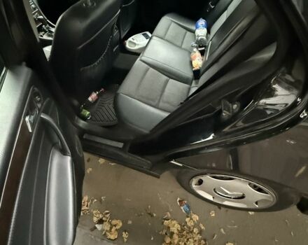 Черный Мерседес Ц-Класс, объемом двигателя 2.2 л и пробегом 357 тыс. км за 1700 $, фото 5 на Automoto.ua