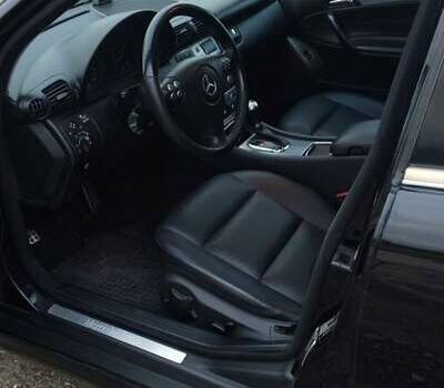 Черный Мерседес Ц-Класс, объемом двигателя 1.8 л и пробегом 390 тыс. км за 4700 $, фото 4 на Automoto.ua