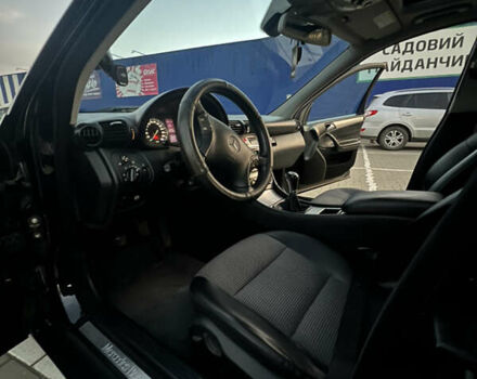 Черный Мерседес Ц-Класс, объемом двигателя 1.8 л и пробегом 165 тыс. км за 7500 $, фото 10 на Automoto.ua