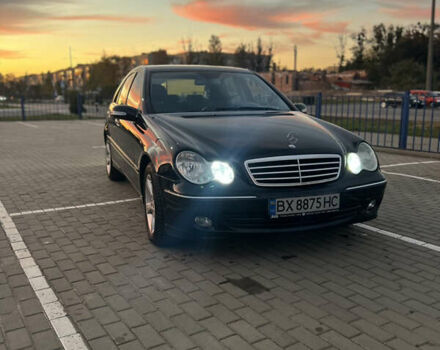 Черный Мерседес Ц-Класс, объемом двигателя 1.8 л и пробегом 165 тыс. км за 7500 $, фото 2 на Automoto.ua