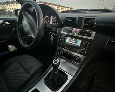 Чорний Мерседес Ц-Клас, об'ємом двигуна 1.8 л та пробігом 165 тис. км за 7500 $, фото 14 на Automoto.ua