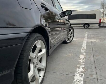 Черный Мерседес Ц-Класс, объемом двигателя 1.8 л и пробегом 381 тыс. км за 8300 $, фото 1 на Automoto.ua