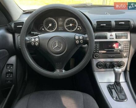 Черный Мерседес Ц-Класс, объемом двигателя 1.8 л и пробегом 225 тыс. км за 6000 $, фото 15 на Automoto.ua