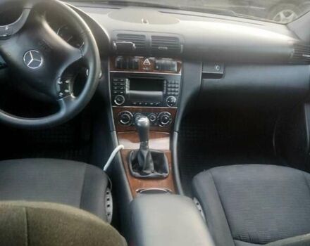 Черный Мерседес Ц-Класс, объемом двигателя 2.1 л и пробегом 275 тыс. км за 6350 $, фото 5 на Automoto.ua