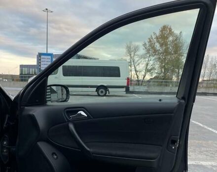 Черный Мерседес Ц-Класс, объемом двигателя 1.8 л и пробегом 381 тыс. км за 8300 $, фото 21 на Automoto.ua