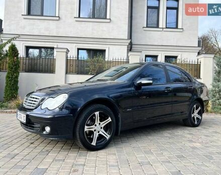 Черный Мерседес Ц-Класс, объемом двигателя 1.8 л и пробегом 225 тыс. км за 6000 $, фото 5 на Automoto.ua