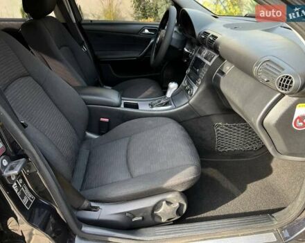 Черный Мерседес Ц-Класс, объемом двигателя 1.8 л и пробегом 225 тыс. км за 6000 $, фото 19 на Automoto.ua