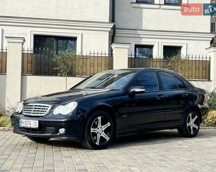 Черный Мерседес Ц-Класс, объемом двигателя 1.8 л и пробегом 225 тыс. км за 6000 $, фото 4 на Automoto.ua