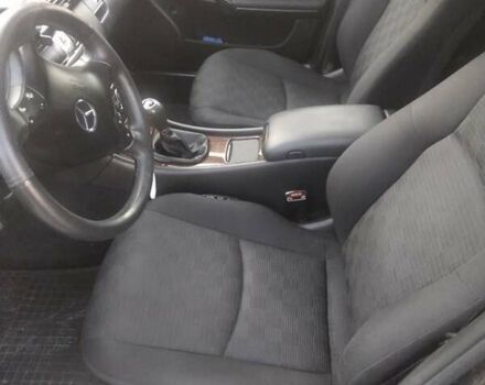 Черный Мерседес Ц-Класс, объемом двигателя 2.1 л и пробегом 275 тыс. км за 6350 $, фото 1 на Automoto.ua