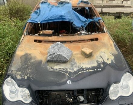 Чорний Мерседес Ц-Клас, об'ємом двигуна 0 л та пробігом 200 тис. км за 1100 $, фото 1 на Automoto.ua