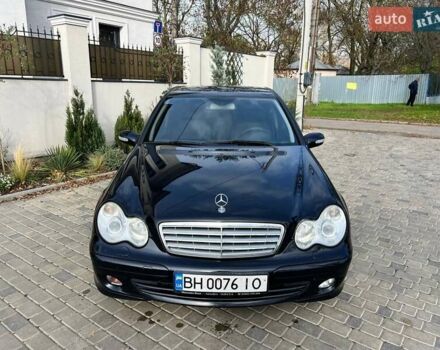 Черный Мерседес Ц-Класс, объемом двигателя 1.8 л и пробегом 225 тыс. км за 6000 $, фото 6 на Automoto.ua