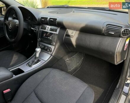 Черный Мерседес Ц-Класс, объемом двигателя 1.8 л и пробегом 225 тыс. км за 6000 $, фото 13 на Automoto.ua