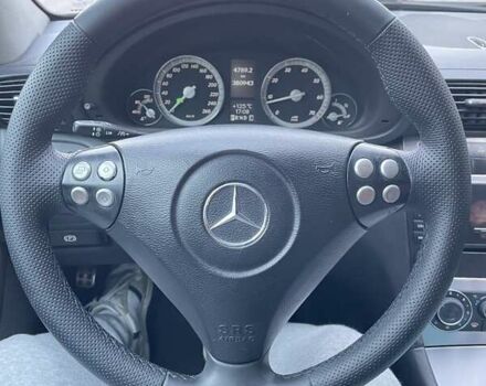 Черный Мерседес Ц-Класс, объемом двигателя 1.8 л и пробегом 381 тыс. км за 8300 $, фото 22 на Automoto.ua