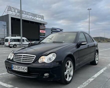 Черный Мерседес Ц-Класс, объемом двигателя 1.8 л и пробегом 381 тыс. км за 8300 $, фото 8 на Automoto.ua