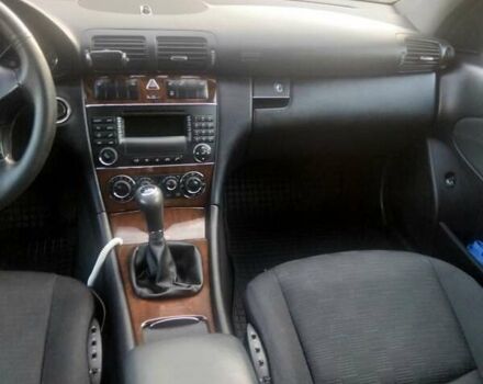 Черный Мерседес Ц-Класс, объемом двигателя 2.1 л и пробегом 275 тыс. км за 6350 $, фото 6 на Automoto.ua