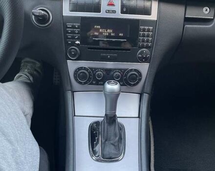 Черный Мерседес Ц-Класс, объемом двигателя 1.8 л и пробегом 381 тыс. км за 8300 $, фото 25 на Automoto.ua