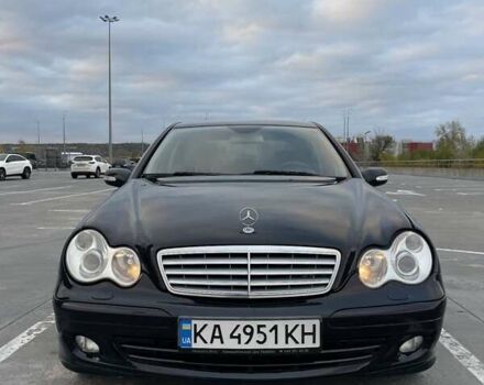 Черный Мерседес Ц-Класс, объемом двигателя 1.8 л и пробегом 381 тыс. км за 8300 $, фото 6 на Automoto.ua
