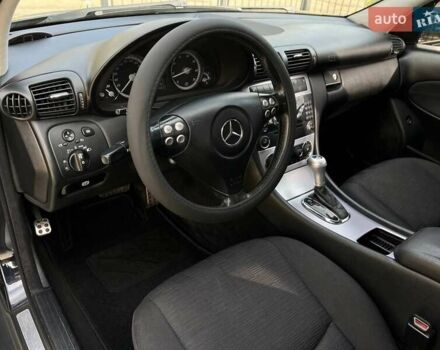 Черный Мерседес Ц-Класс, объемом двигателя 1.8 л и пробегом 225 тыс. км за 6000 $, фото 17 на Automoto.ua