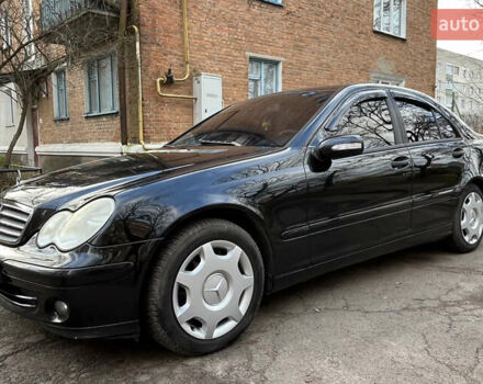 Черный Мерседес Ц-Класс, объемом двигателя 1.8 л и пробегом 220 тыс. км за 5333 $, фото 2 на Automoto.ua