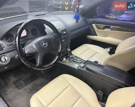 Черный Мерседес Ц-Класс, объемом двигателя 3 л и пробегом 240 тыс. км за 9800 $, фото 7 на Automoto.ua