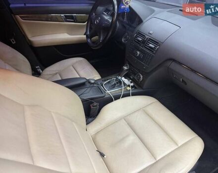 Черный Мерседес Ц-Класс, объемом двигателя 3 л и пробегом 240 тыс. км за 9800 $, фото 16 на Automoto.ua