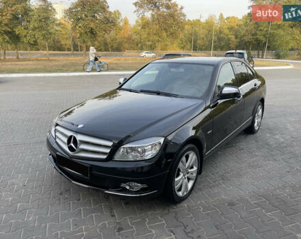 Черный Мерседес Ц-Класс, объемом двигателя 1.8 л и пробегом 32 тыс. км за 20000 $, фото 1 на Automoto.ua