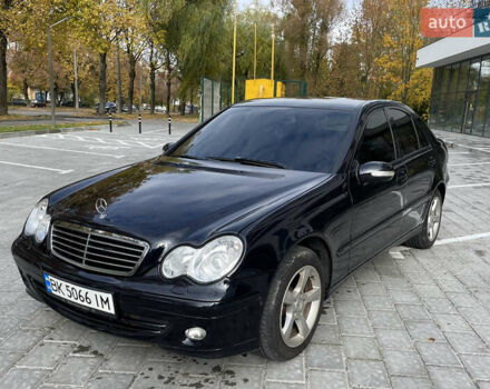 Мерседес Ц-Клас 2007 у Рівному на Automoto.ua Чорний Мерседес Ц-Клас, об'ємом двигуна 1.8 л та пробігом 197 тис. км за 6099 $, фото 11 на Automoto.ua