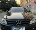 Черный Мерседес Ц-Класс, объемом двигателя 2.2 л и пробегом 355 тыс. км за 12000 $, фото 1 на Automoto.ua