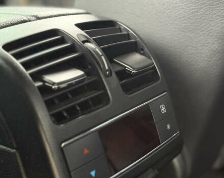 Чорний Мерседес Ц-Клас, об'ємом двигуна 2.99 л та пробігом 325 тис. км за 9999 $, фото 23 на Automoto.ua