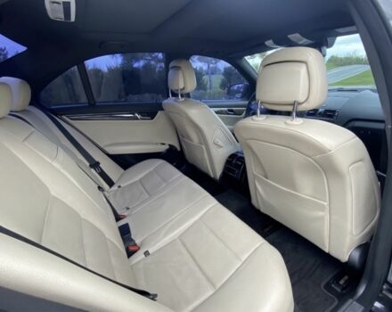 Черный Мерседес Ц-Класс, объемом двигателя 3 л и пробегом 230 тыс. км за 9000 $, фото 2 на Automoto.ua