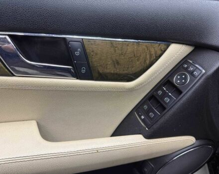 Черный Мерседес Ц-Класс, объемом двигателя 3 л и пробегом 240 тыс. км за 9800 $, фото 6 на Automoto.ua