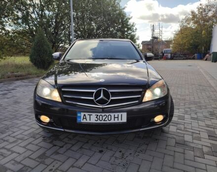 Черный Мерседес Ц-Класс, объемом двигателя 2.1 л и пробегом 340 тыс. км за 8100 $, фото 2 на Automoto.ua