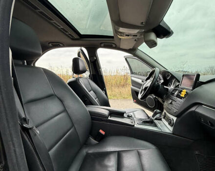 Чорний Мерседес Ц-Клас, об'ємом двигуна 2.99 л та пробігом 325 тис. км за 9999 $, фото 17 на Automoto.ua