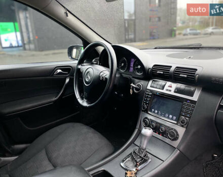 Черный Мерседес Ц-Класс, объемом двигателя 1.8 л и пробегом 260 тыс. км за 6900 $, фото 15 на Automoto.ua