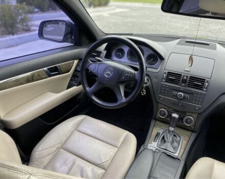 Черный Мерседес Ц-Класс, объемом двигателя 3 л и пробегом 230 тыс. км за 9000 $, фото 3 на Automoto.ua