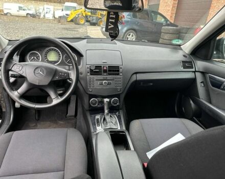 Чорний Мерседес Ц-Клас, об'ємом двигуна 2.2 л та пробігом 350 тис. км за 9100 $, фото 10 на Automoto.ua