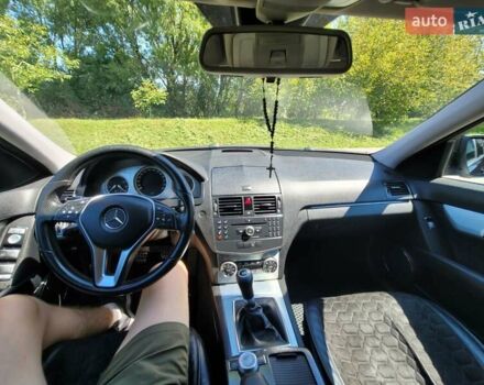 Черный Мерседес Ц-Класс, объемом двигателя 2.2 л и пробегом 360 тыс. км за 8600 $, фото 18 на Automoto.ua